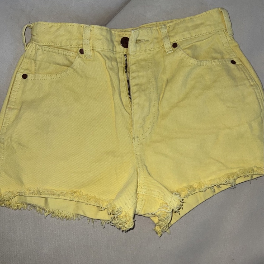 Wrangler Billabong yellow denim shorts size 26